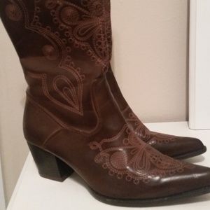 Cowboy boots - size 10
